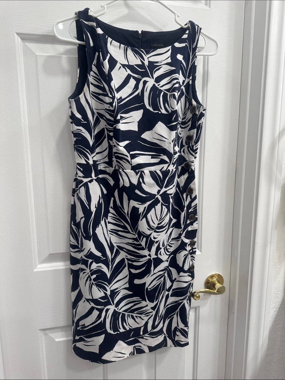 Sleeveless Navy and White Leaf-Print Sheath Dress